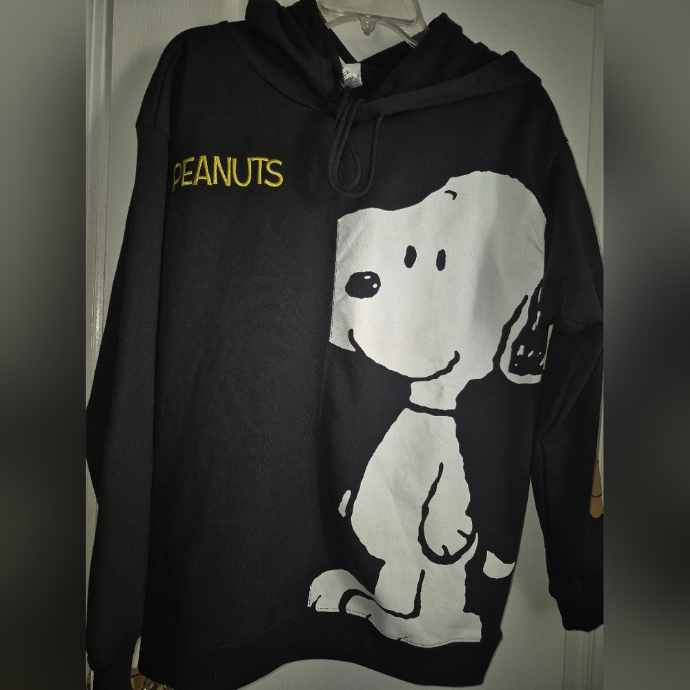 Black Hoodie-Peanuts